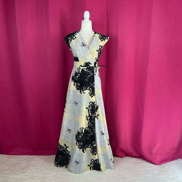 chinese dress ladies Off-White Tropical Lightness Sleeveless Maxi Dress – FARM Rio main image 1